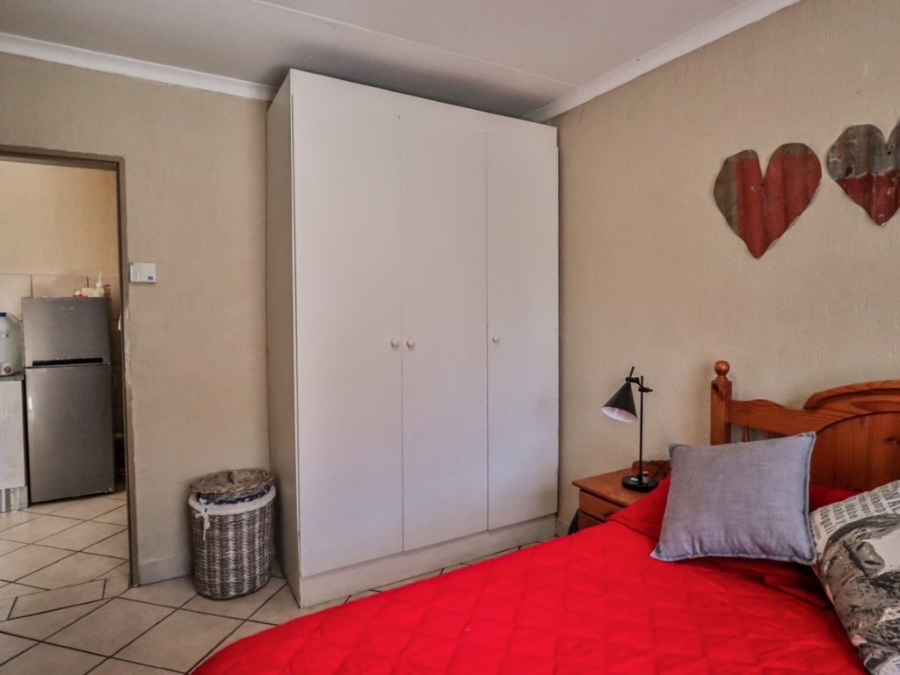 To Let 1 Bedroom Property for Rent in Geelhoutpark North West